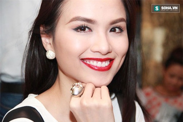 Hoa hậu Diễm Hương với má lúm đồng tiền bên trái.
