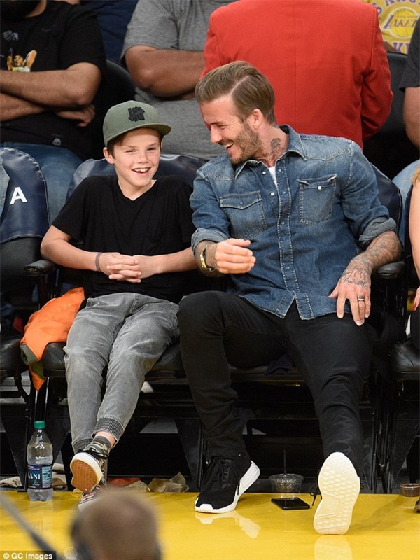 Đăng video Cruz nghêu ngao hát, Beckham bị chửi là vô liêm sỉ - Ảnh 1.