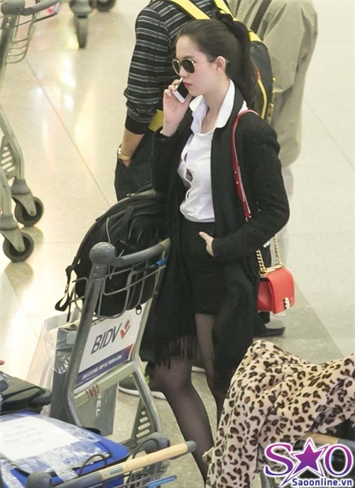 Hàng cúc sơ mi này có lẽ cũng cũng từng khiến cô nàng đỏ mặt khi nhìn lại.