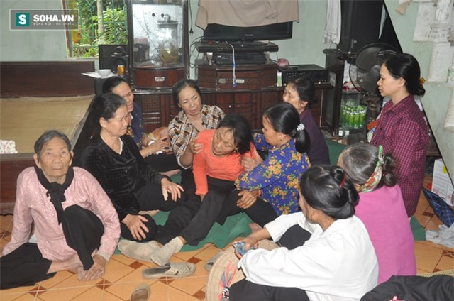 Người thân trong gia đình vô cùng đau đớn trước sự ra đi quá đột ngột của mẹ con chị Huế.