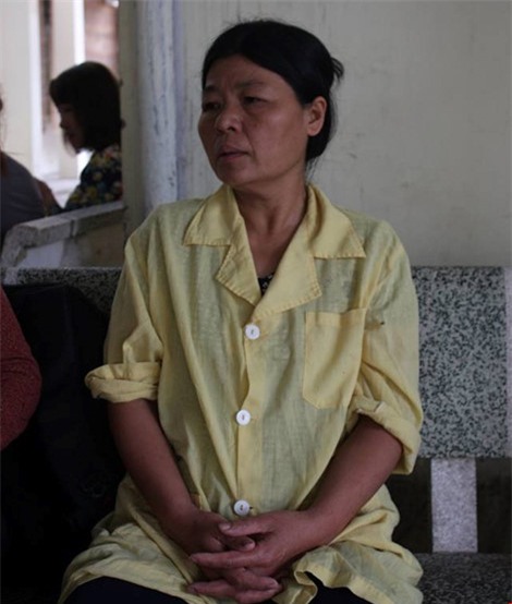 Bà Nguyễn Thị Tho cho biết hoàn cảnh gia đình đang gặp rất nhiều khó khăn