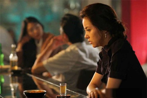 chet dung khi nhin thay chong va ban than... - 2