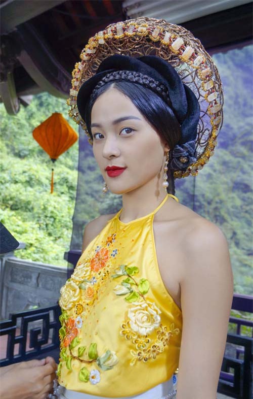 ha-vi-xinh-tuoi-o-hau-truong-phim-1