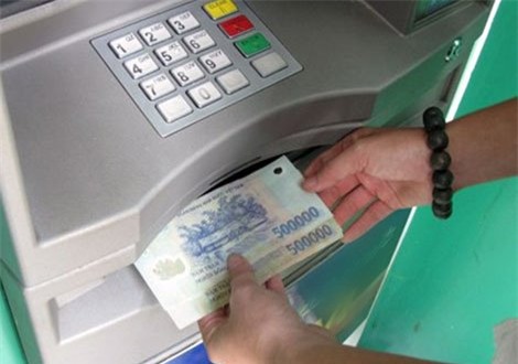 Tiết kiệm ATM: Cùng với những dịch vụ tiện ích, ATM của ngân hàng còn cung cấp các chương trình tiết kiệm hấp dẫn cho khách hàng. Hãy sử dụng thẻ ATM để tham gia các chương trình tiết kiệm và nhận được nhiều ưu đãi, tiết kiệm chi phí và tích luỹ được số tiền lớn hơn.