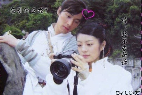 Cũng có khi vì quá thân thiết với đồng nghiệp, họ từng xảy ra tin đồn tình ái.