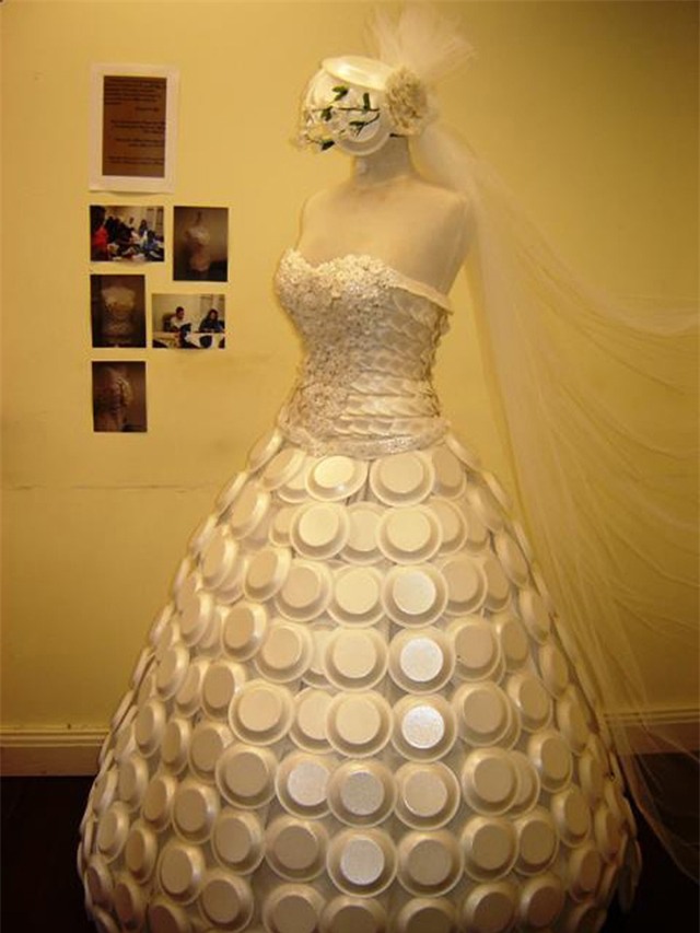 nhung chiec vay cuoi dep kinh ngac nhung khong the mac hinh anh 15