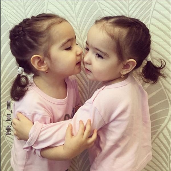 me tit vi vay ao cua cap song sinh co ca trieu fan - 9