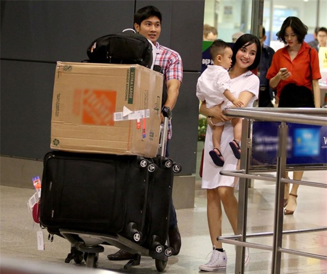 Vy Oanh lan dau dua con trai ve Viet Nam hinh anh 2