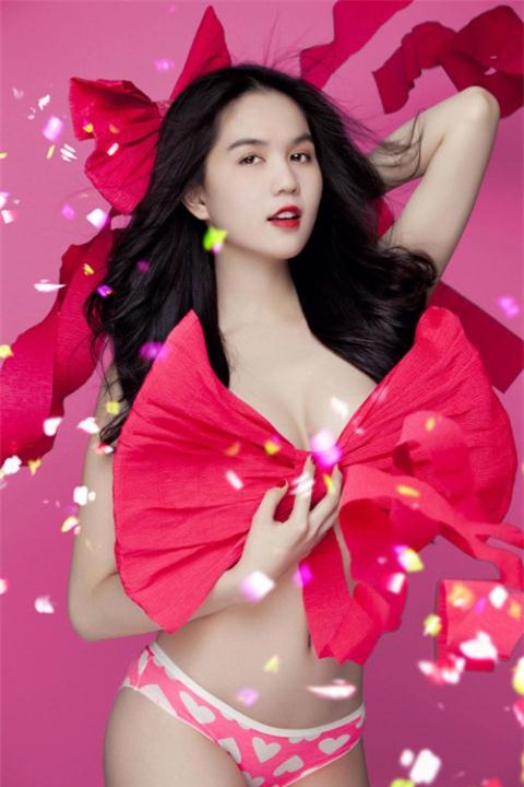 Ngoc Trinh&nbsp;lay no che nguc, lang xe mot moi ?