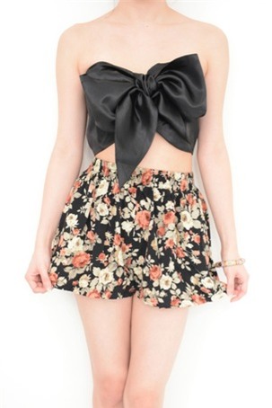 Ngoc Trinh lay no che nguc, lang xe mot moi ?