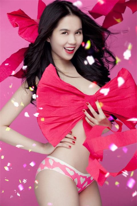 Ngoc Trinh&nbsp;lay no che nguc, lang xe mot moi ?