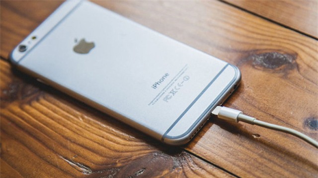 Những lưu ý để phòng tránh trường hợp smartphone cháy nổ giữa mùa nóng kỷ lục này - Ảnh 6.