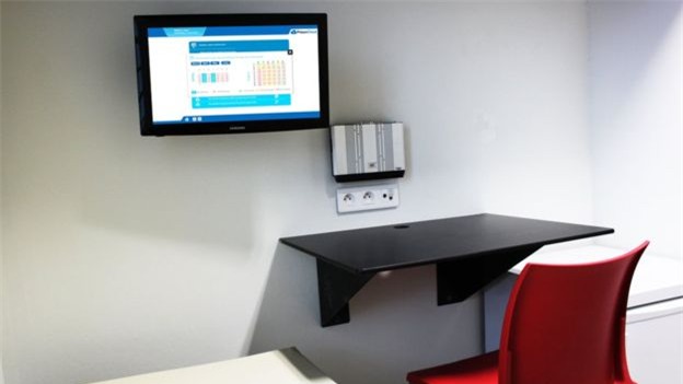 nha tu dau tien cap internet toi phong giam pham nhan hinh anh 3