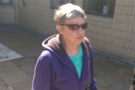 cu ong 78 tuoi bi vo danh toac dau vi len xem phim sex hinh anh 1