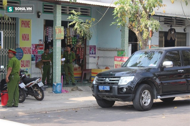 Công an tiến hành khám nghiệm hiện trường.