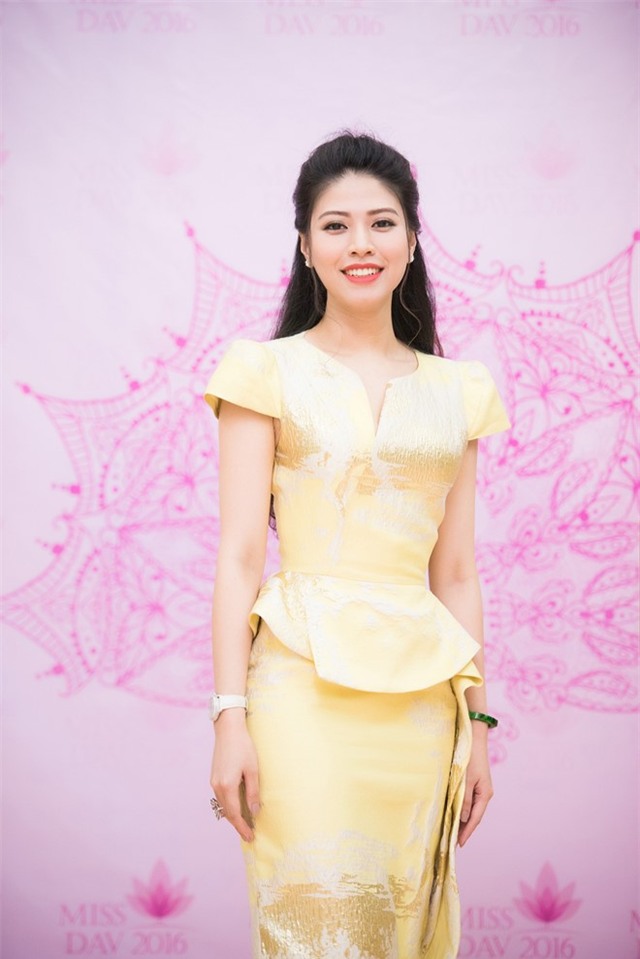 Nguyen Thi Huyen xuat hien voi nhan sac rang ro hinh anh 7