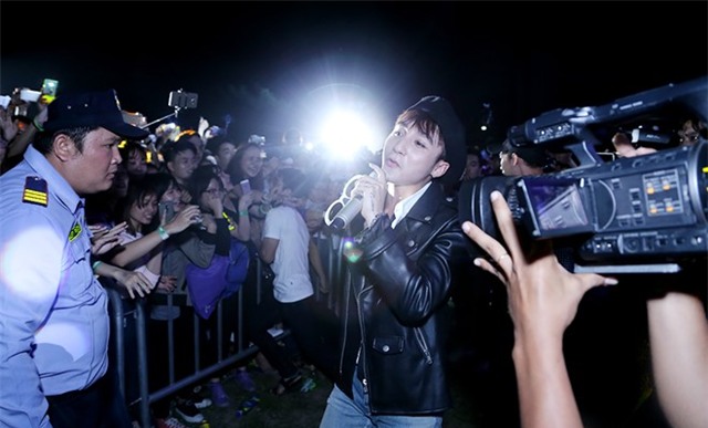 Hang ngan khan gia muon xe rao de gap Son Tung M-TP hinh anh 3