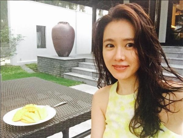 Sao nữ “Hương mùa hè” Son Ye Jin khoe loạt ảnh đi nghỉ ở Hội An - Ảnh 1.