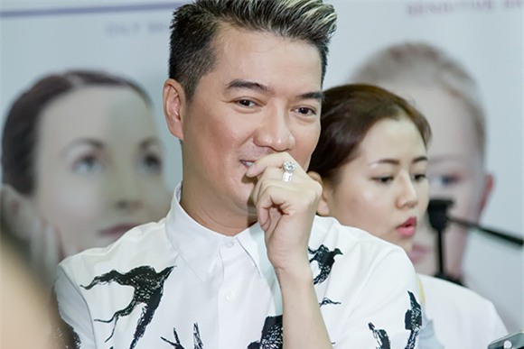 Đàm Vĩnh Hưng gây chú ý với nhẫn kim cương cực khủng 3