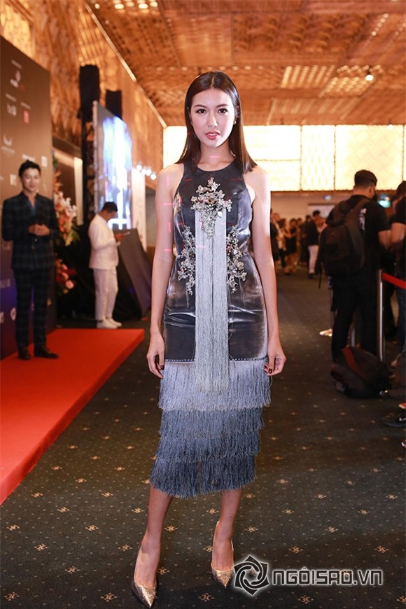 Trúc Diễm và chồng tình tứ hôn nhau trên thảm đỏ 17