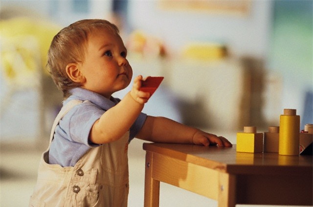 nuôi dưỡng ý thức độc lập, bé 1 - 3 tuổi, cách dạy con tự lập