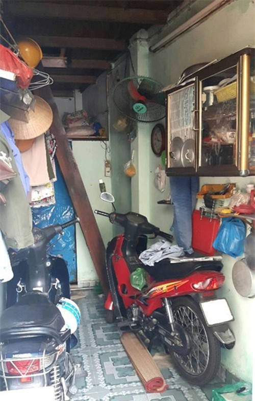 me 81 tuoi day hang rong, ngu ngoai duong lo tien chay than cho con - 5