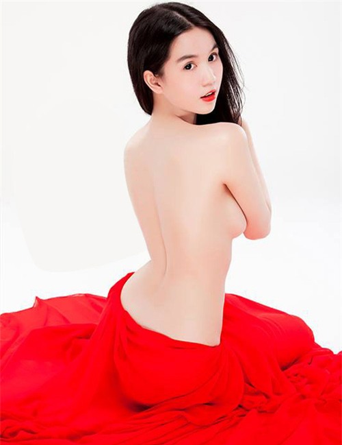 Ngọc Trinh - Nữ hoàng cởi áo - 9