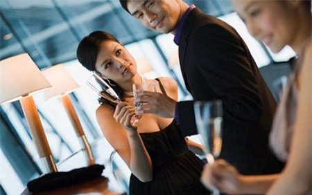 Những người đàn bà của những người đàn ông khác, nói đúng hơn là vợ bạn thì cũng như vợ mình. (Ảnh minh họa)