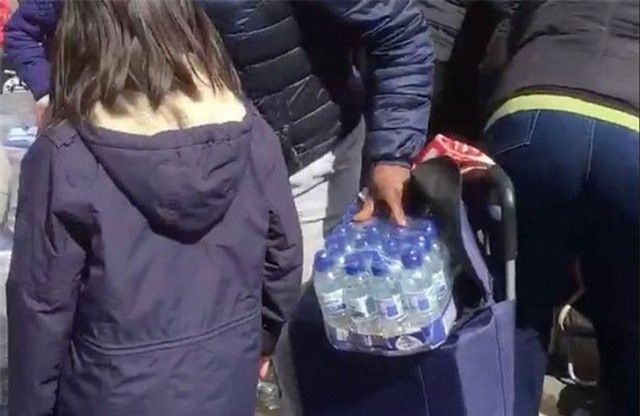 anh: dan xum xit hoi nuoc uong o giai marathon quoc te hinh anh 1