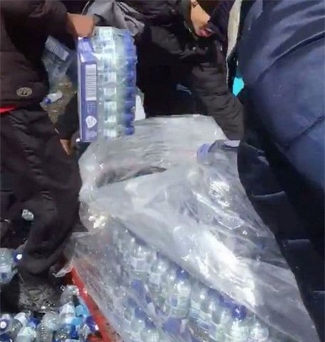 anh: dan xum xit hoi nuoc uong o giai marathon quoc te hinh anh 2