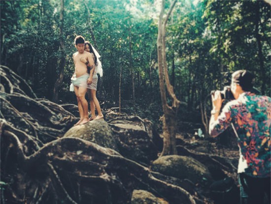 hậu trường, ảnh cưới nude