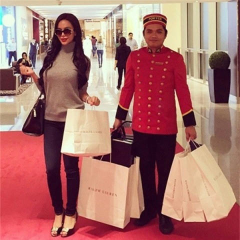 Đi shopping thảnh thơi không phải lo xách túi lớn túi nhỏ.