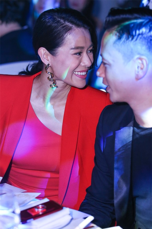 Ho Hanh Nhi duoc ong xa thap tung du tiec o Sai Gon hinh anh 4