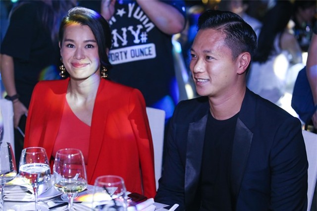 Ho Hanh Nhi duoc ong xa thap tung du tiec o Sai Gon hinh anh 5