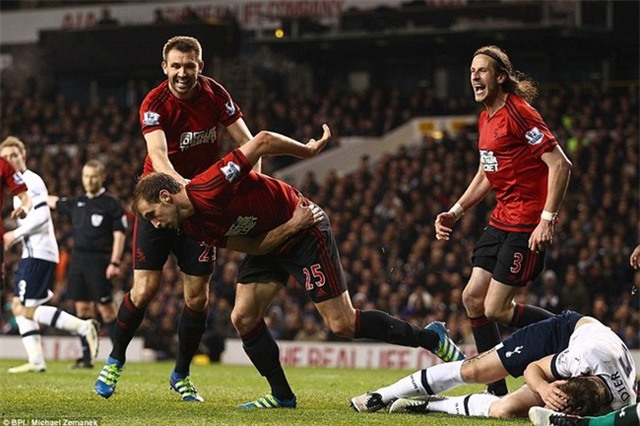 Tottenham dâng chức vô địch cho Leicester với trận hòa 1-1 - Ảnh 10.