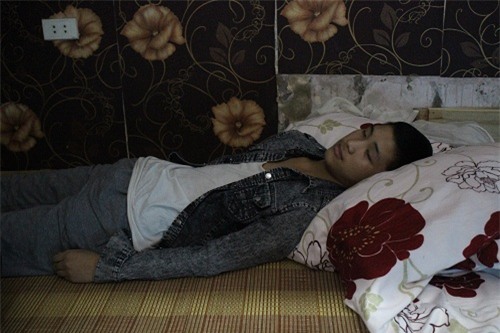 ong bo tre 'bo' vo dai, con tho mot minh di chua ung thu - 1