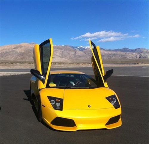  Chiếc Lamborghini Gallardo SE màu vàng nổi bật của Quốc Cường có giá trên dưới 5 tỉ đồng sau thuế. 