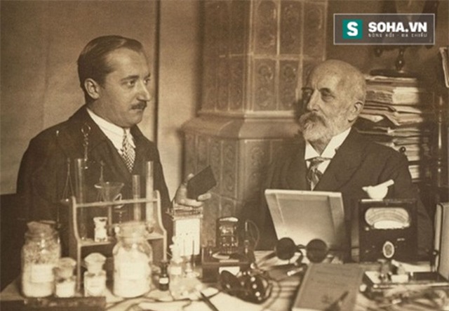 
Nhà địa chất học Andrija Mohorovičić (1857 - 1936) (phải) và con trai.
