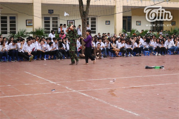 Học sinh Lomonosov học lịch sử với tên lửa nước