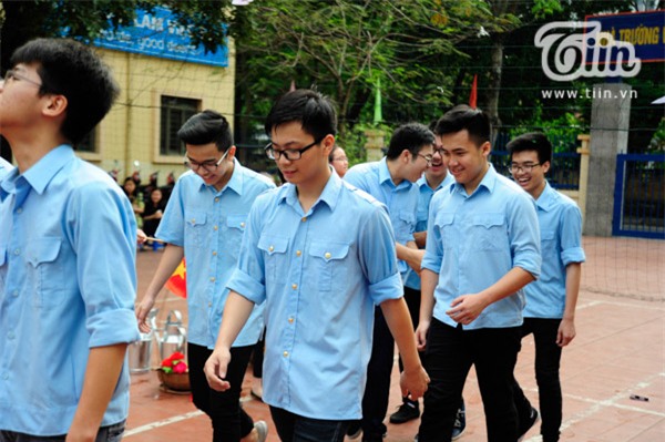 Học sinh Lomonosov học lịch sử với tên lửa nước