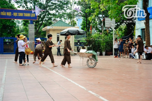 Học sinh Lomonosov học lịch sử với tên lửa nước