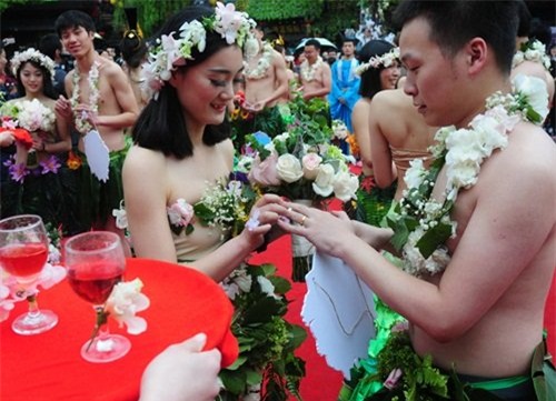 dam cuoi nguyen thuy gay