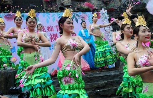 dam cuoi nguyen thuy gay