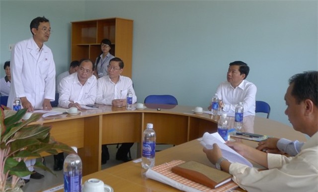 Bác sĩ Cù Tiến Dũng, Giám đốc Bệnh viện huyện Củ Chi, cho biết các bác sĩ không thiết tha làm việc tại bệnh viện tuyến huyện. Ảnh: Hà Hương