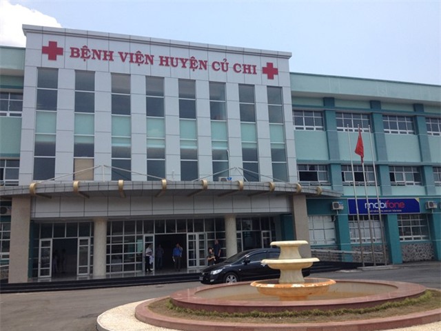 Bệnh viện huyện Củ Chi mới chỉ hoàn thành phần ngoài, bên trong thiếu cả thiết bị và y bác sĩ. Ảnh: Hà Hương