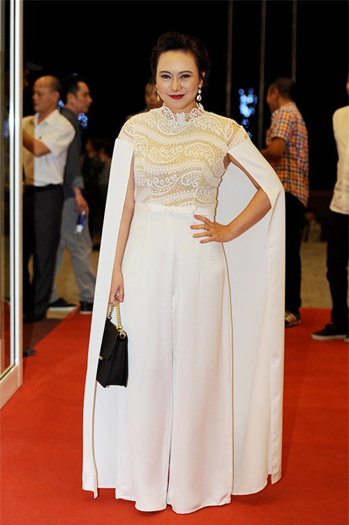 nhung chiec dam ren khong muon ngam lai cua sao viet tuan qua - 2