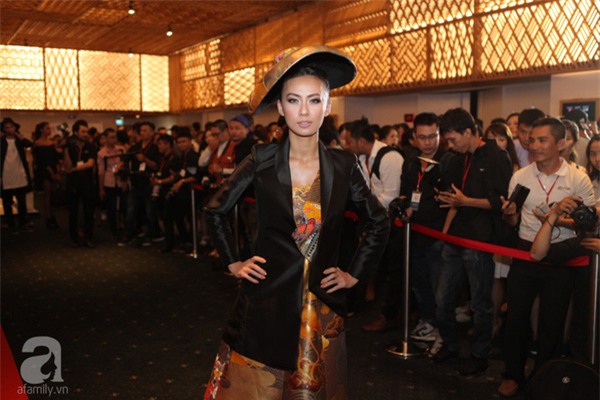 Thảm đỏ tuần lễ thời trang ngày cuối