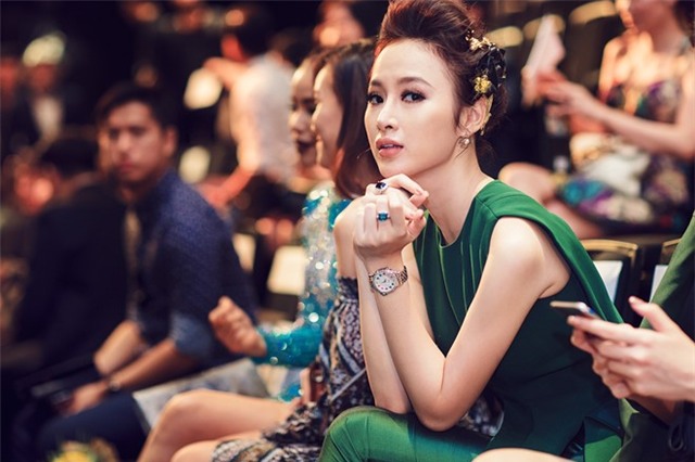 Angela Phuong Trinh dien bo do hieu hon 1 ty dong hinh anh 3