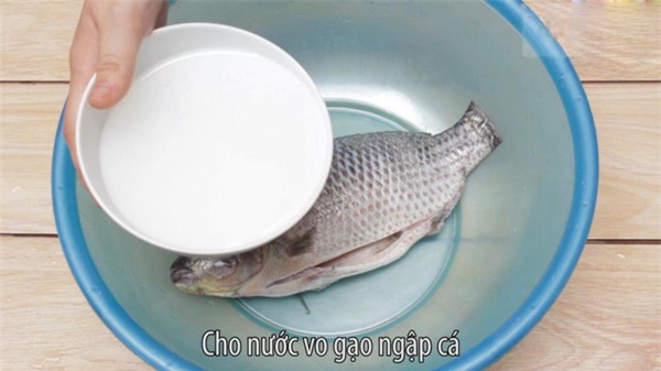 Nước muối hay nước vo gạo không loại bỏ được hóa chất