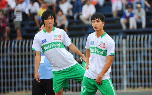 Gần đây có thông tin Tuấn Anh đã sụt 3 kg sau khi sang Nhật thi đấu. BHL Yokohama FC cũng khẳng định cầu thủ này gặp vấn đề trong hòa nhập với đồng đội mới.